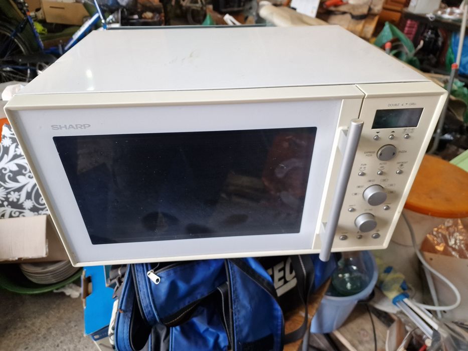 Kuchenka Mikrofalowa z grillem Sharp stan bdb