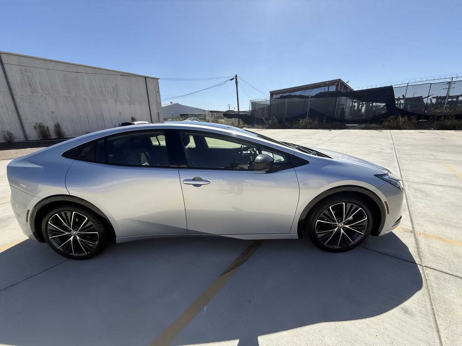 Toyota Prius      2024