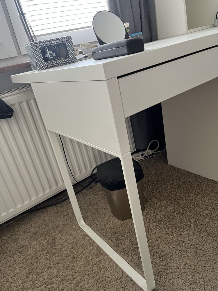 Biurko ikea biale i krzeslo ikea rezerwacja do jutra godzina 12