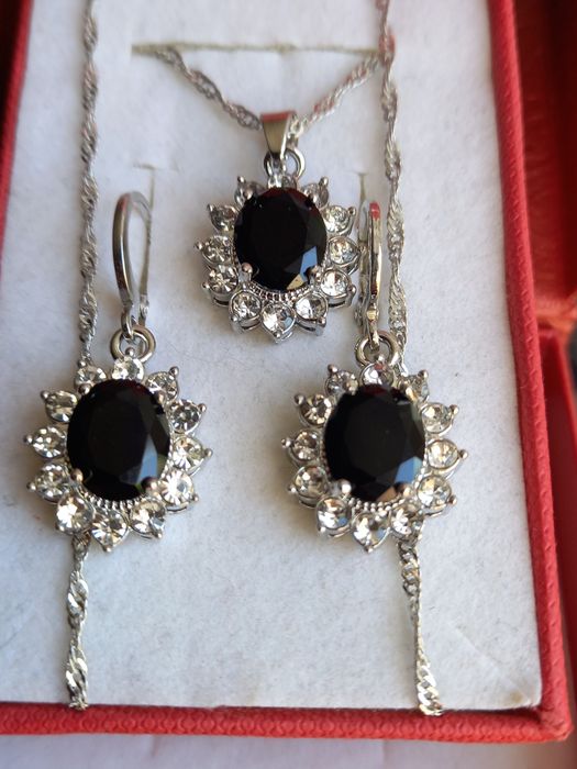 Srebrny komplet biżuterii kolczyki cyrkonie kamień + naszyjnik 925 Now