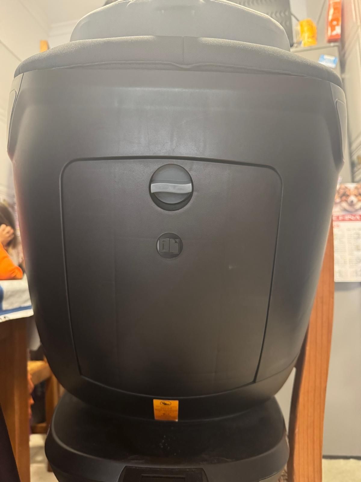 CADEIRA AUTO BRITAX RÖMER DUALFIX 2 R
Esta cadeirinha é para crianças