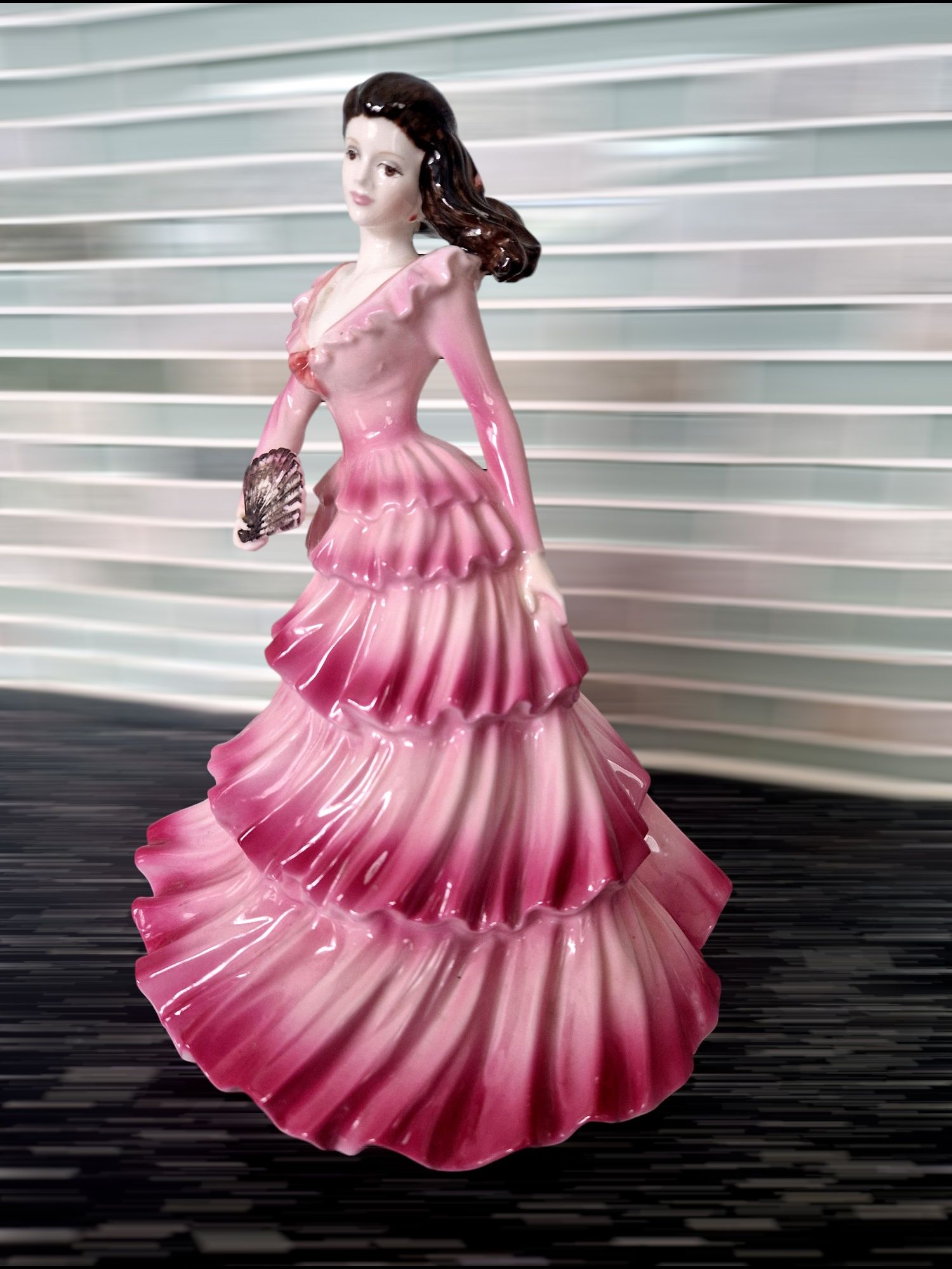 Figurka Coalport "Gabrielle"