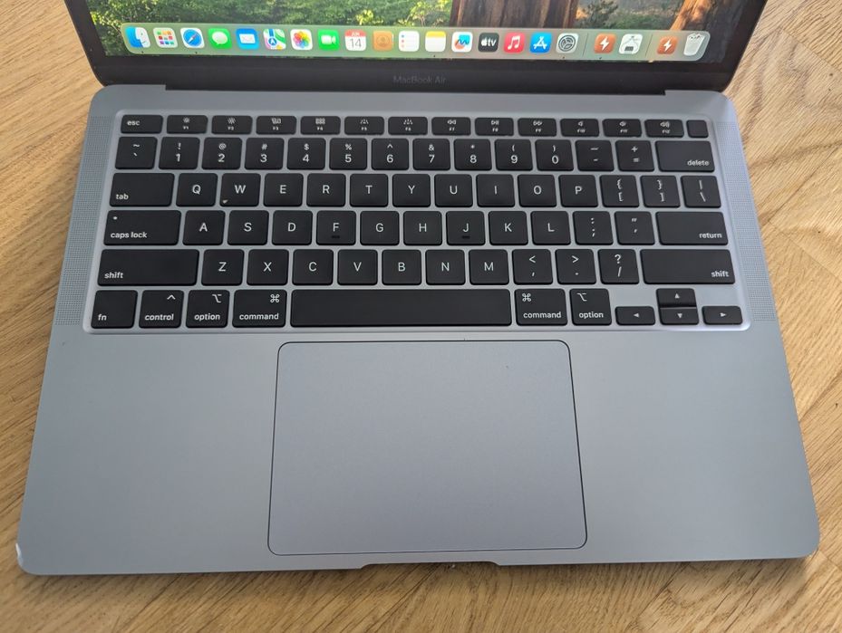 MacBook Air 2020, i3, 8/128 ГБ.