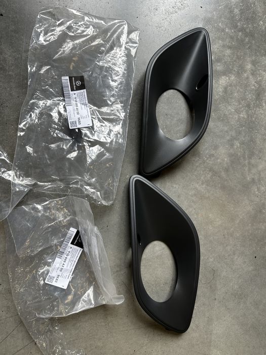 Накладка на туманку защита решетка бампера Sprinter W907 W910