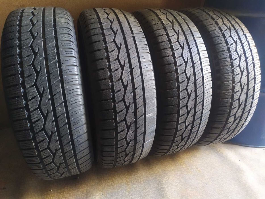 Шини зима R15 205/65 Toyo Celsius