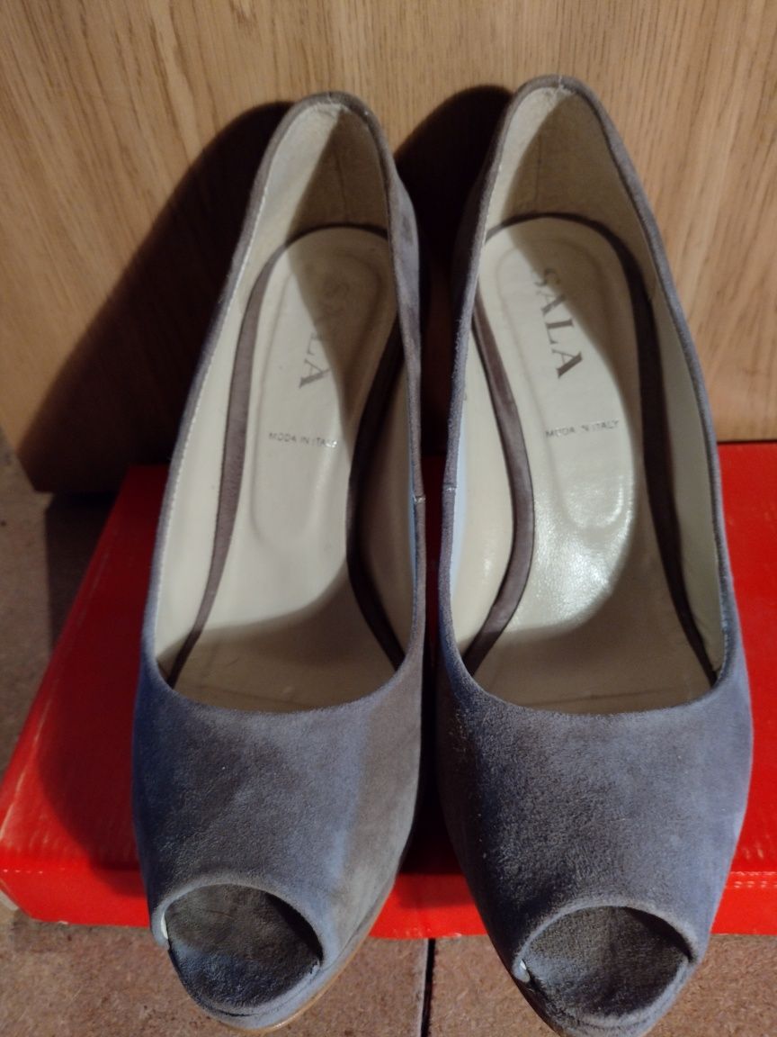 Buty szare Sala na koturnie