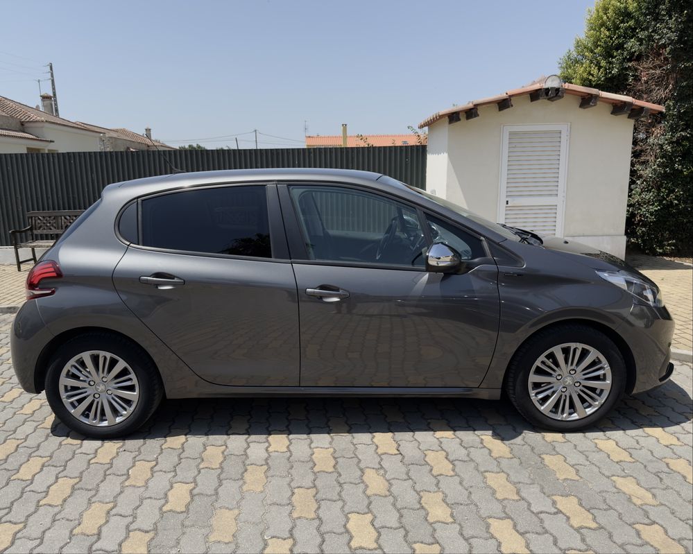 Peugeot 208 1.2 Puretech Signature, Utilitário, Citadino, Económico
