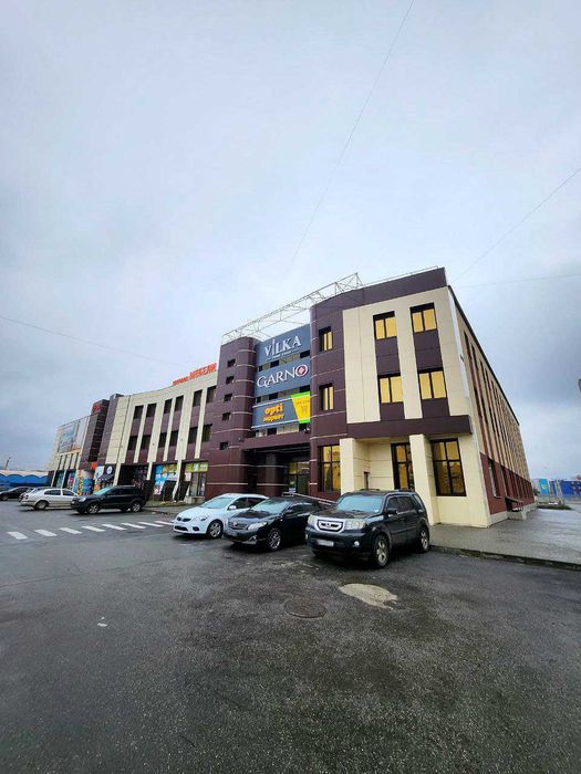 Оренда приміщення в торговому центрі на Захисників України