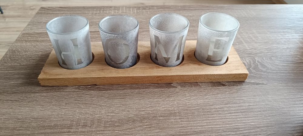 Świecznik - 4 świeczniki na drewnianej podstawce