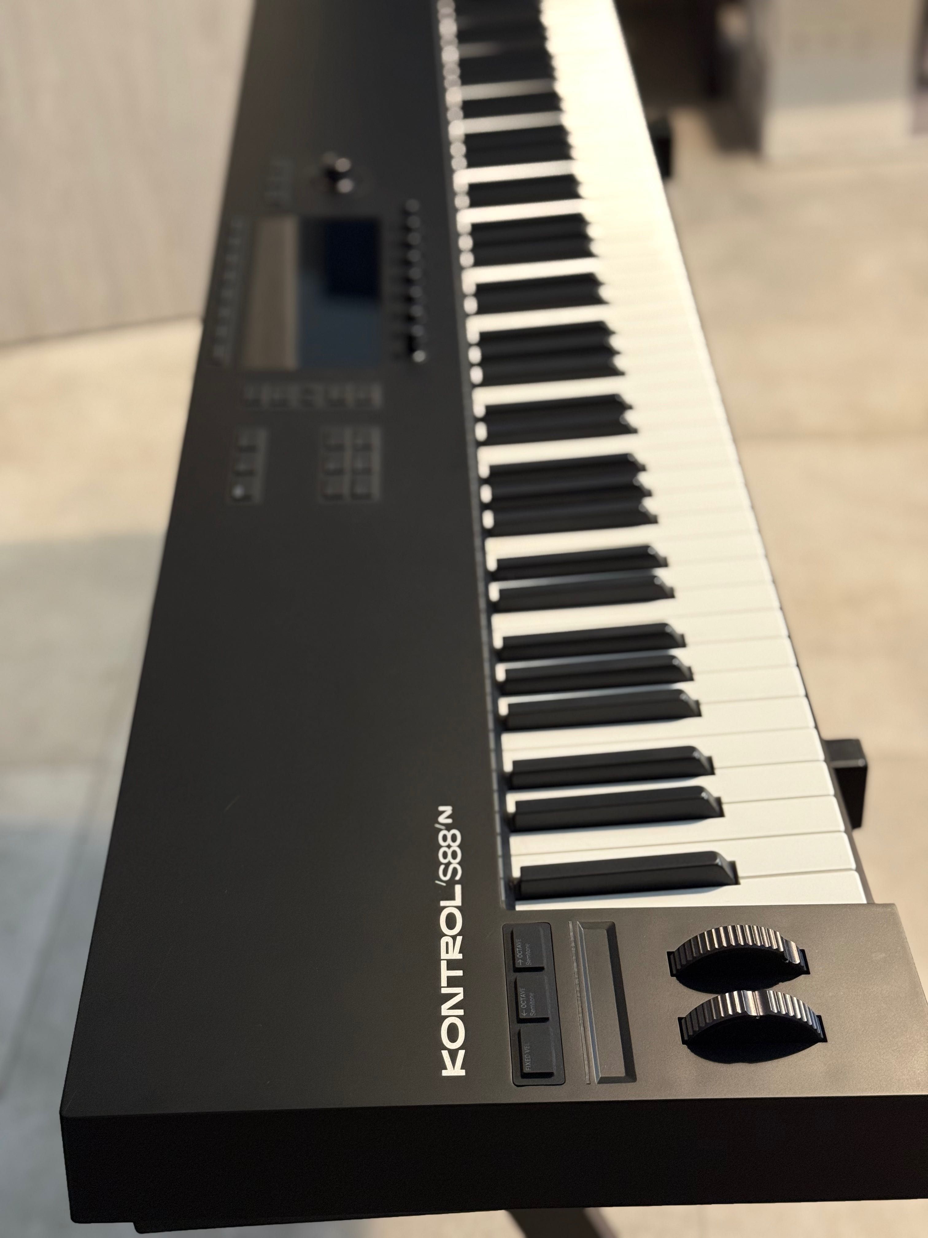 klawiatura NI Komplete Kontrol S88 MK3 - jak NOWA -ew. zamiana