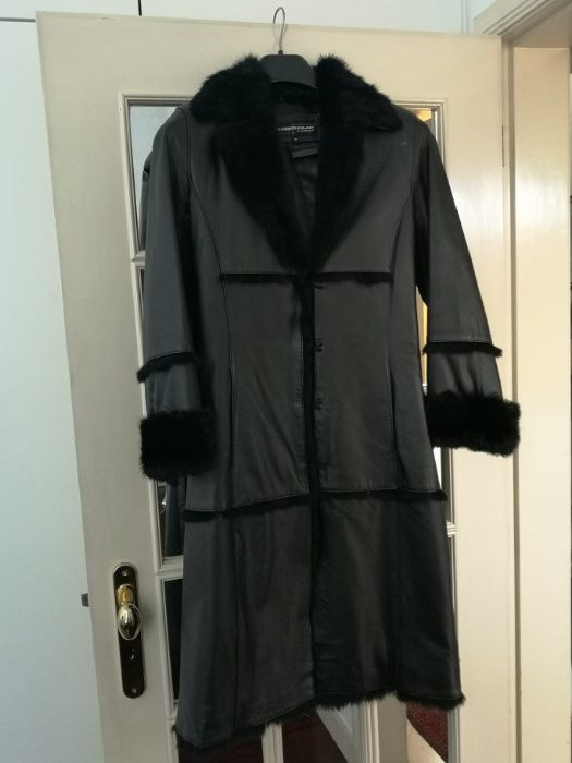 Casaco de cabedal preto com debrum de pele de coelho - tamanho S