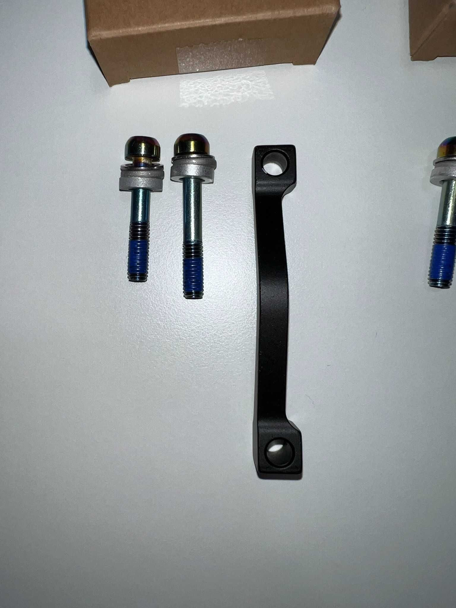 Adapter hamulca SRAM 20P Post Mount rainbow