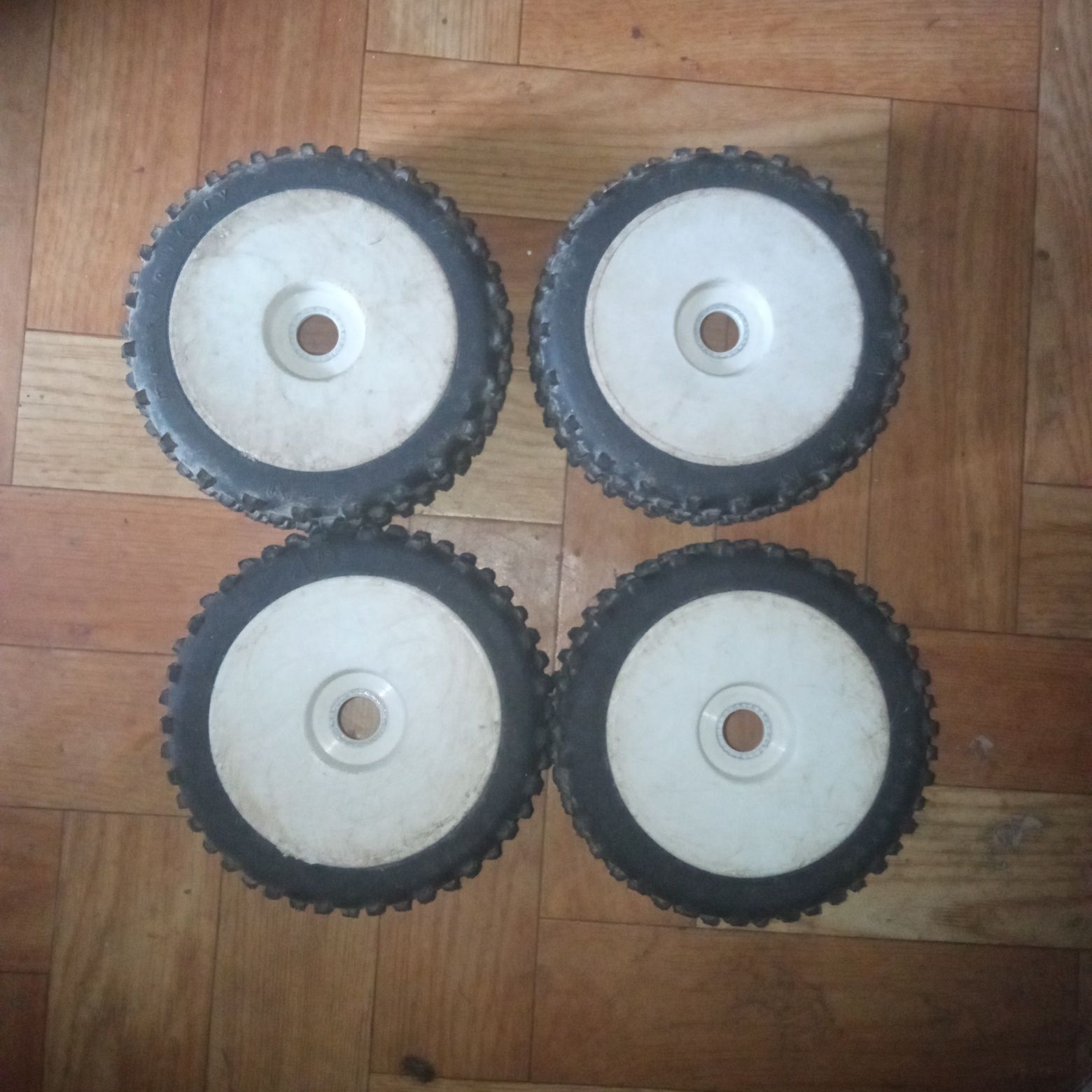 Koła RC 1:8 ( buggy / truggy )
