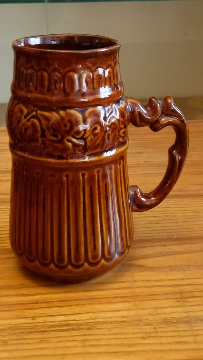 Ceramiczny kufel.