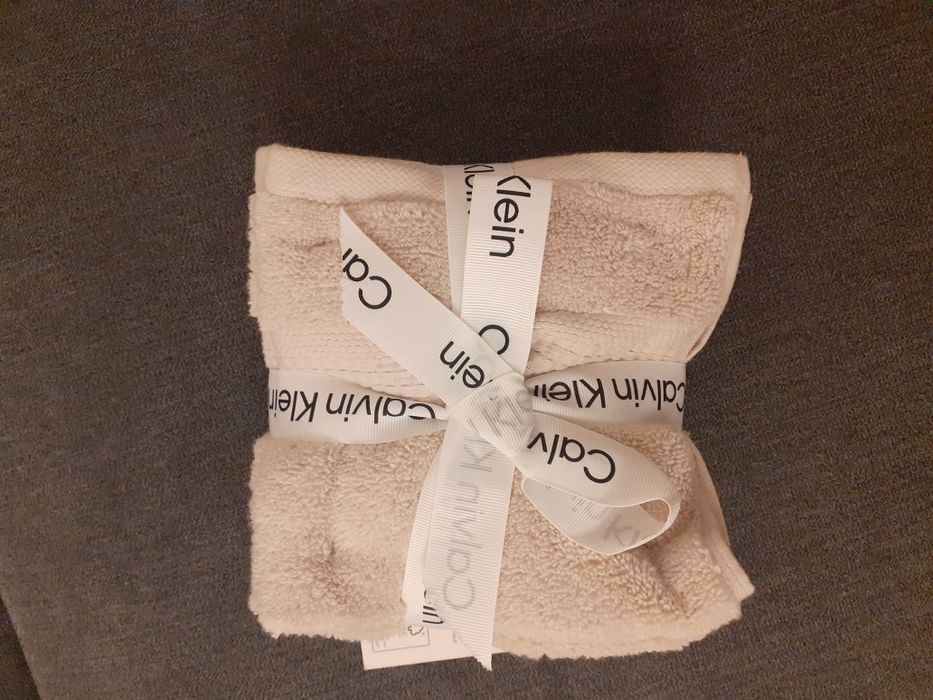 'Calvin Klein', 4 ręczniki z USA
