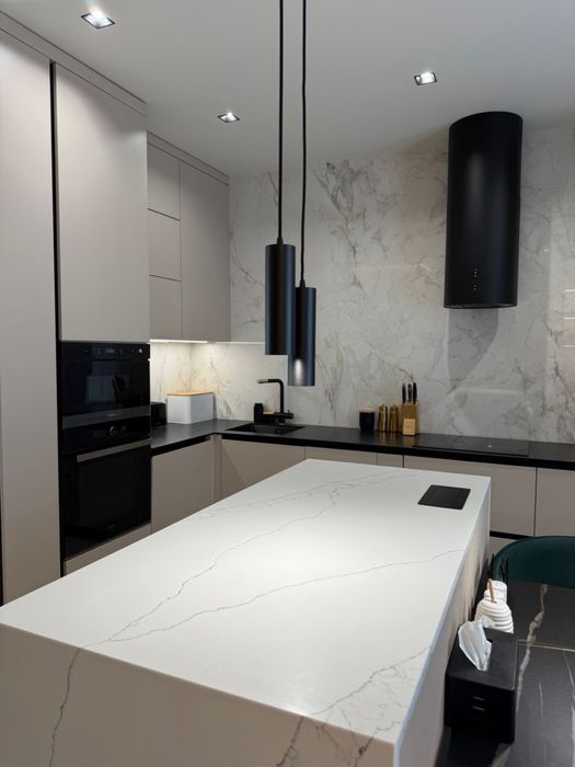 Продаж котеджу з дизайнерським ремонтом та меблями