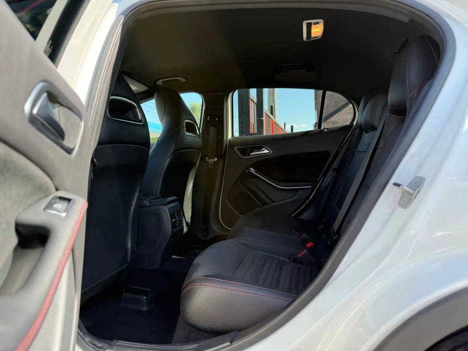 Mercedes-Benz GLA 180d AMG Line Facelift 2018 FULL EXTRAS GPS BI-XENON