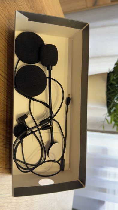 Motocyklowy zestaw słuchawkowy interkom Swarey V8 Bluetooth