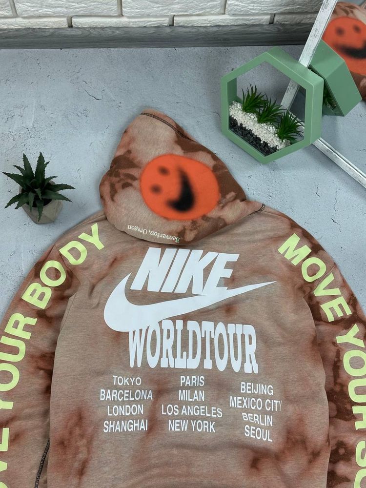 Nike world tour худі