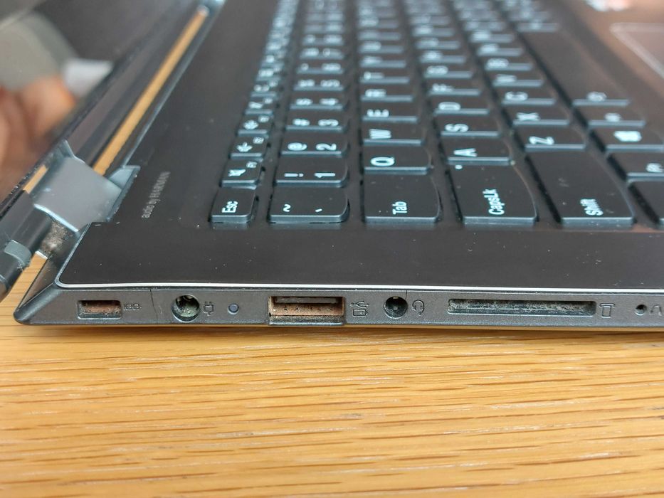 Computador portátil LENOVO 13" com ecrã tátil - i7 -7500 CPU - 2.70GHz