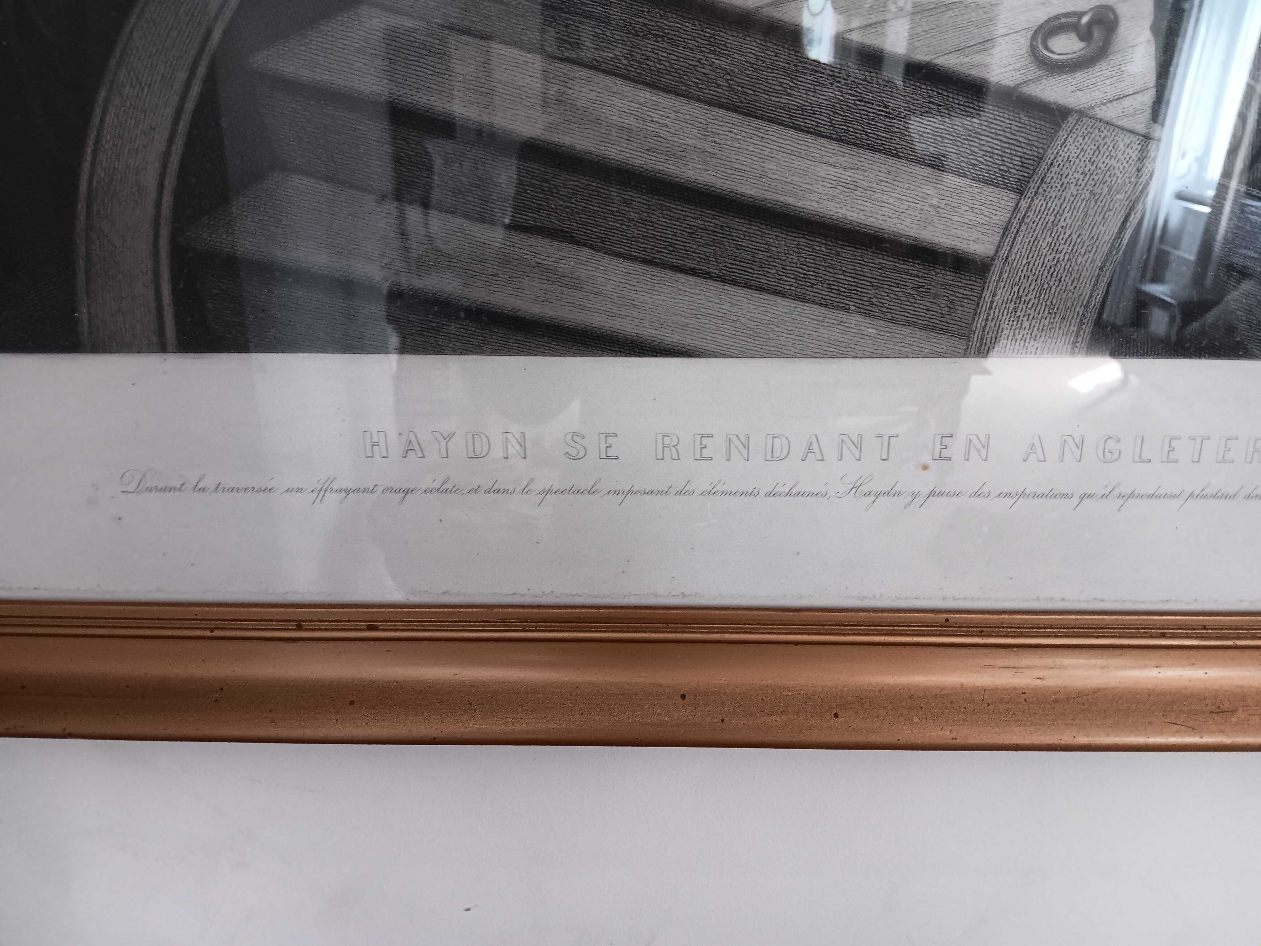 Quadro com moldura em dourado