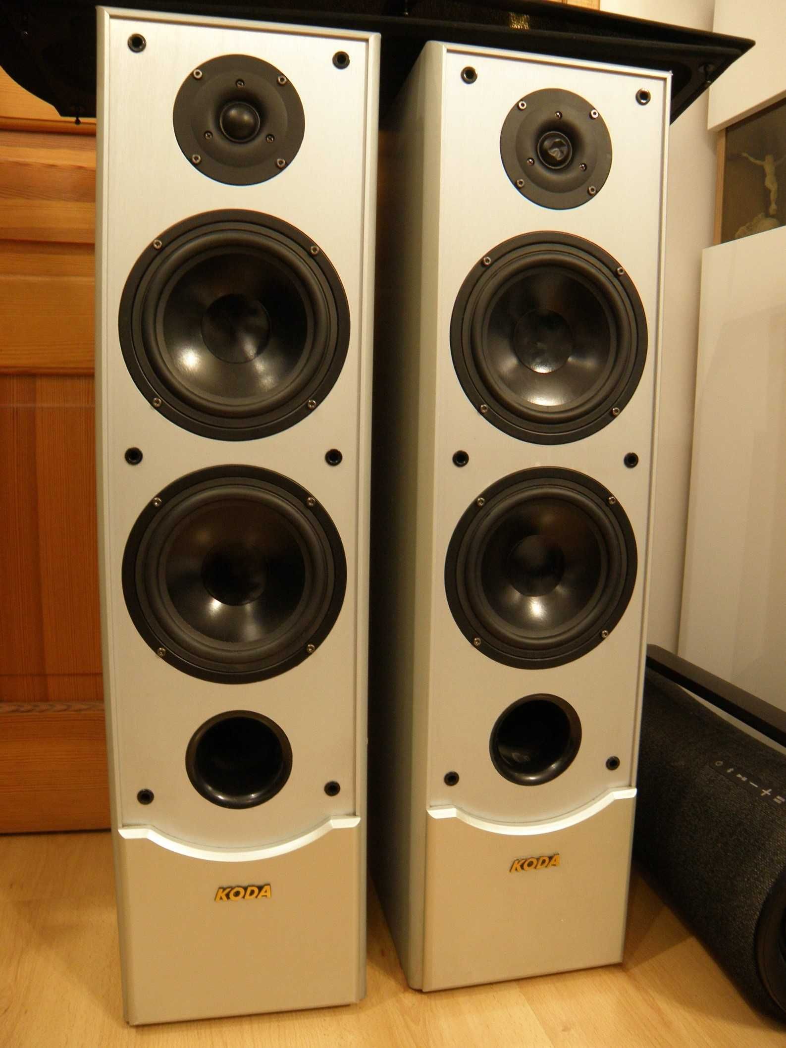 Kolumny renomowanej firmy Koda AV 702 F jak jamo , m audio