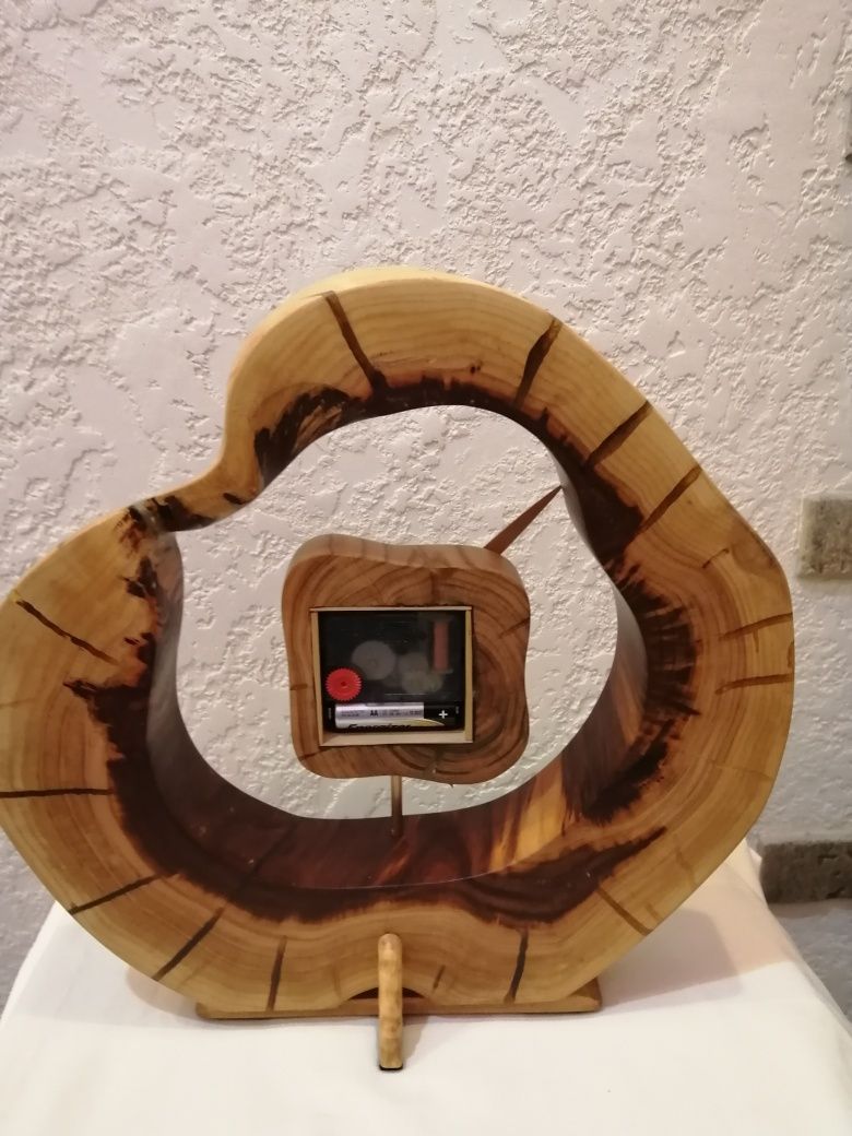 Часы из дерева ручной работы