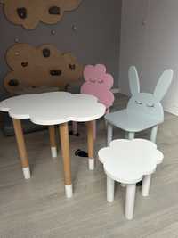 Śliczny dziecięcy stolik z 3 krzeselkami kroliczek i chmurki