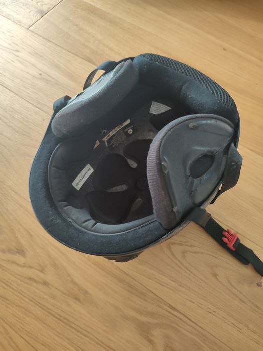 Oddam kask narciarski Rossignol