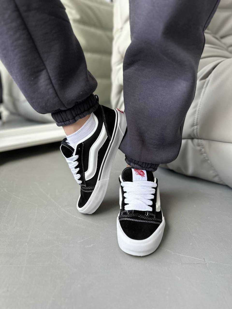 Акція! Розпродаж сезонного залишку! Vans KNU skool black