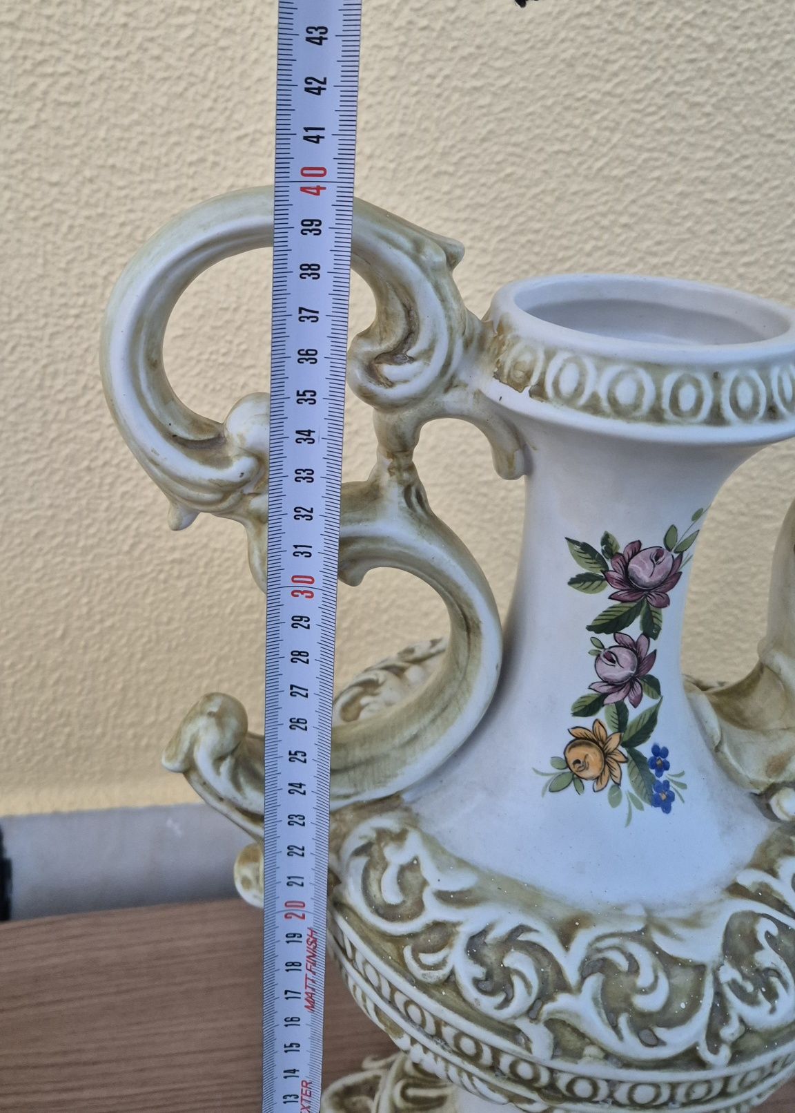 Jarra em Porcelana Decorativa