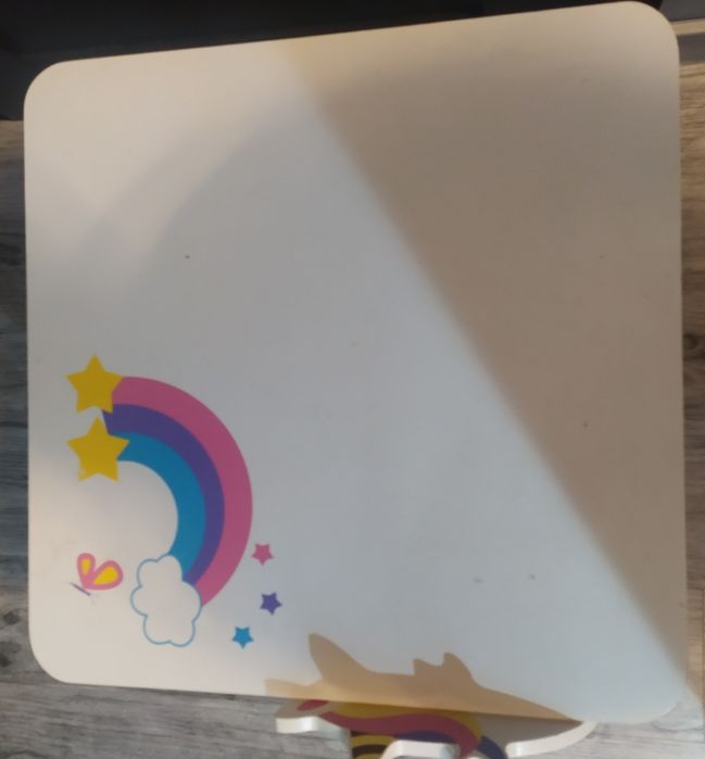 Stolik i krzesełko dla dziewczynki