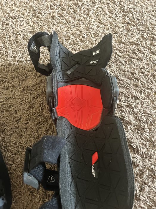 LEATT наколінники