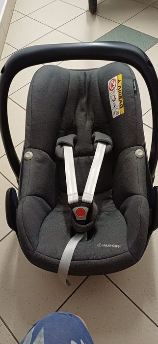 Fotelik samochodowy Maxi Cosi z bazą