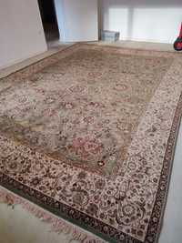 Duży wełniany dywan