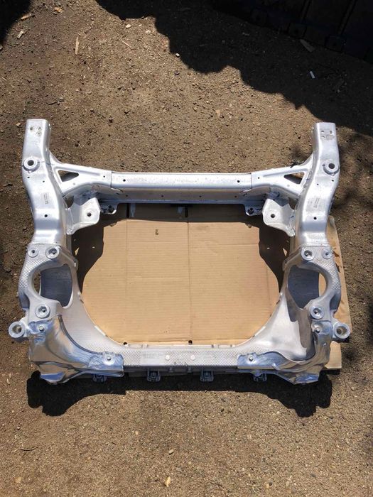 Підрамник балка Mercedes W213 W205 в наявності