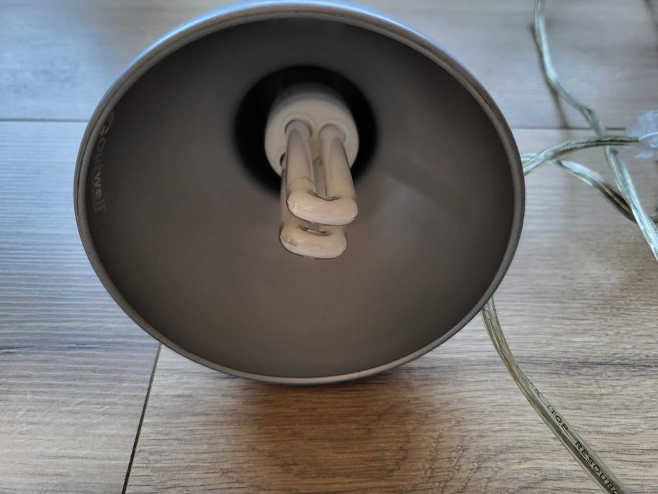 Stara lampka (klosz) metalowa, wisząca, srebrna.