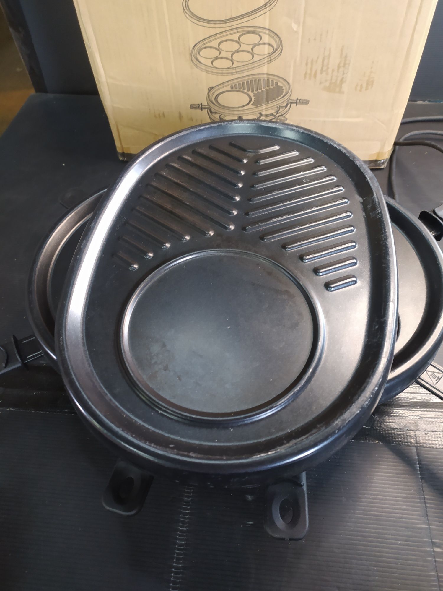 Grill elektryczny H.Koenig RP85 900 W