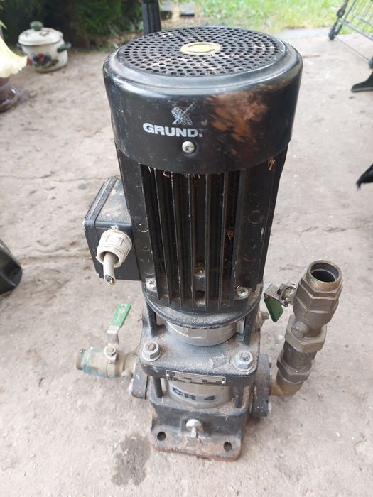 Pompa do wody Grundfos z silnikiem.