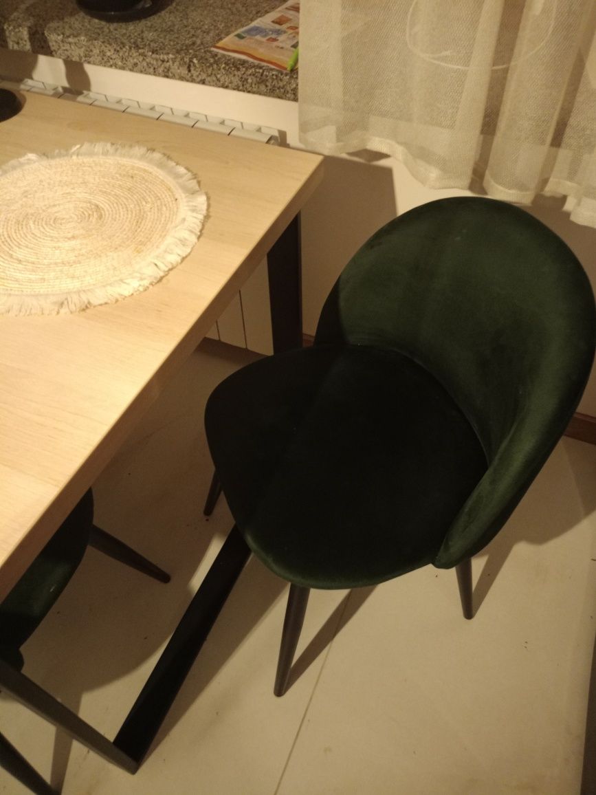Nowoczesne krzesła do jadalni lub salonu