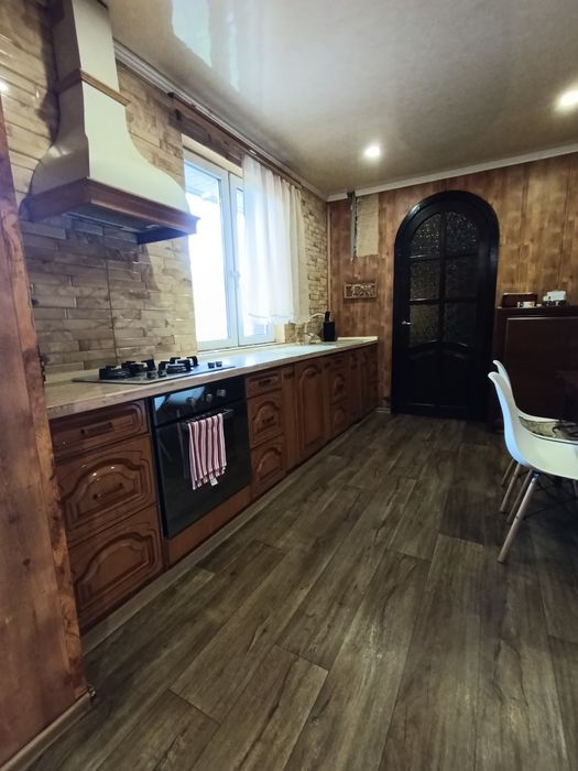 Продам дом в самом центре города . Rn