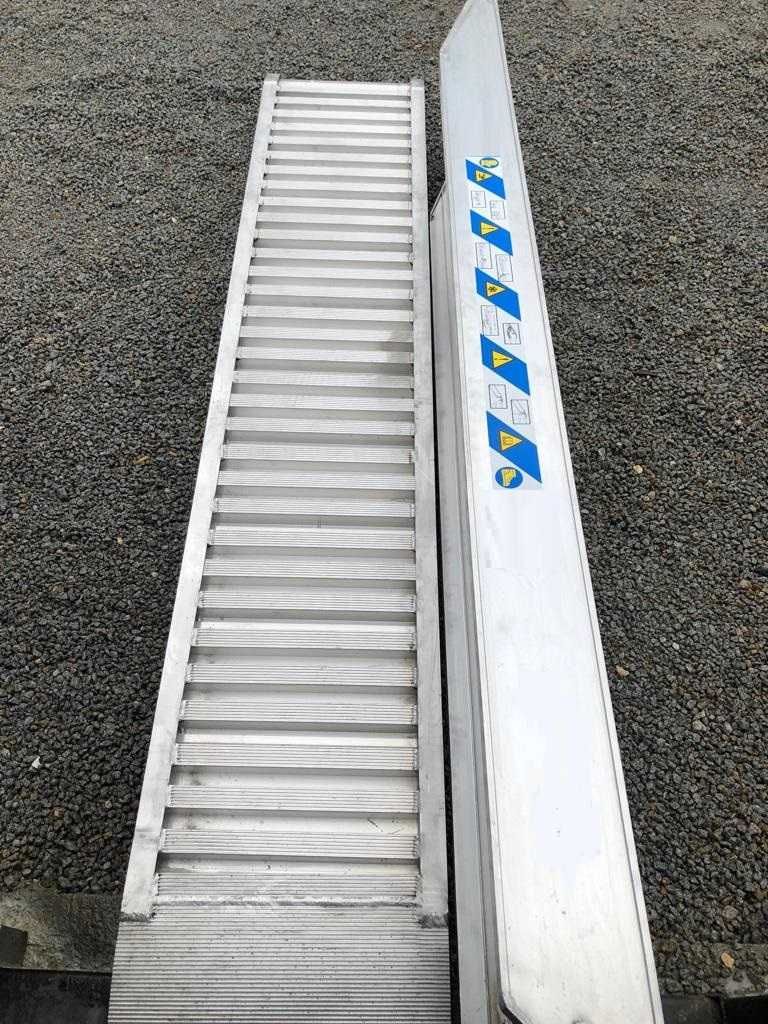 Najazdy aluminiowe 2.5 metra  lekkie oraz wytrzymałe DOSTAWA ZA DARMO