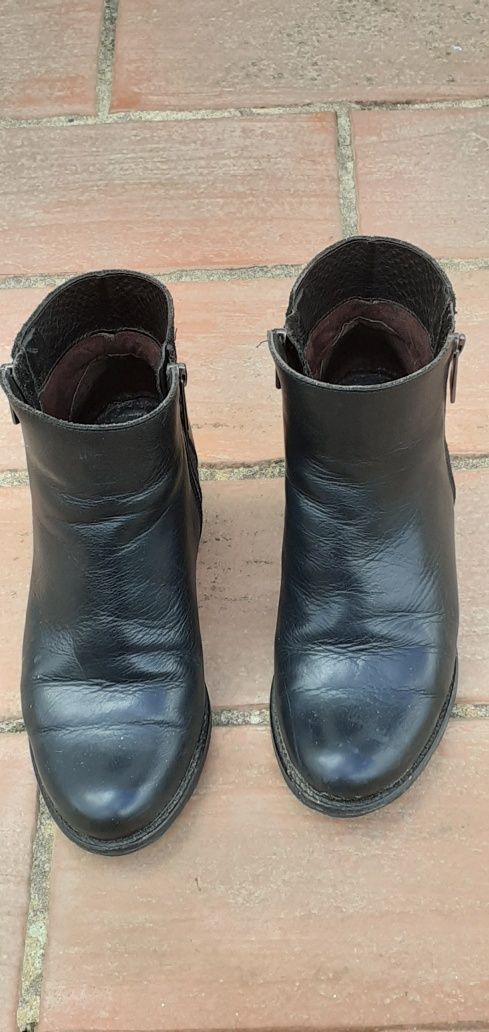 Botas em pele pretas TAM 36