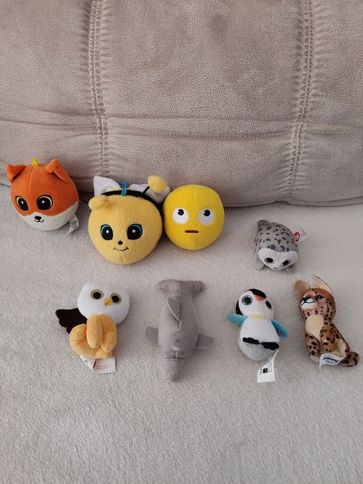 Peluches variados.