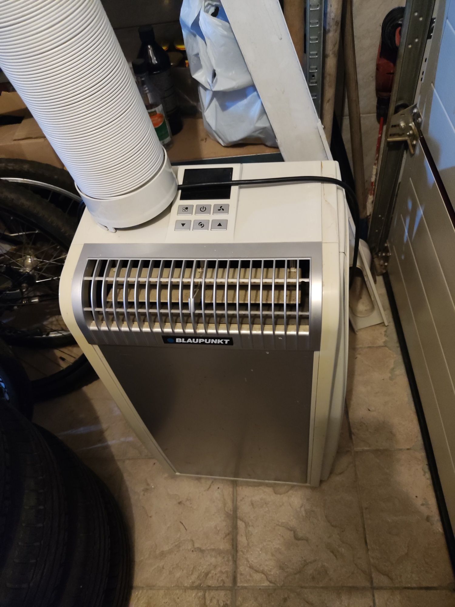Klimatyzator przenośny z funkcją grzania Blaupunkt