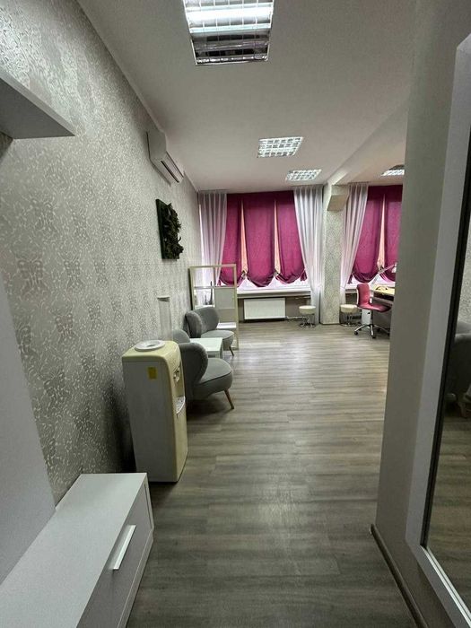 ND S4 Продам салон краси Центр вул. Научна