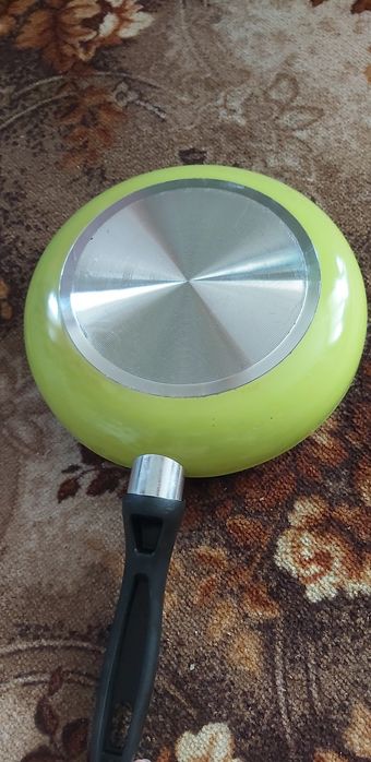 Patelnia 24 cm zielona kolorowa smukee