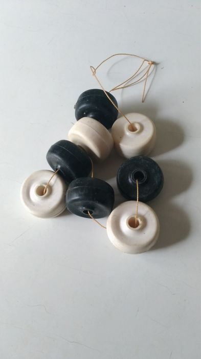 Продам колеса-ролики пластмассовые