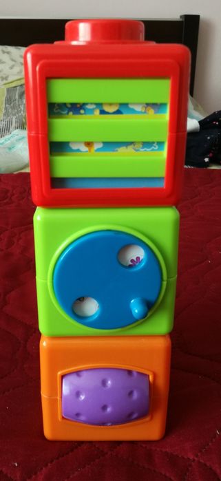 Zabawki dla malucha klocki sensoryczne Fisher Price muzyczne pianinko