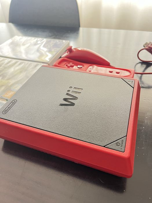 Nintendo Wii Mini Vermelha | Excelente Estado + Cabos e Comando
